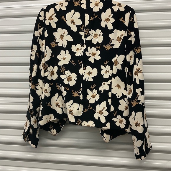 LOFT Black and Cream Floral Blazer - Picture 5 of 5